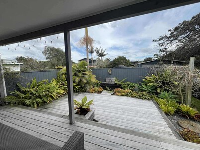 Hosts on the Coast Sea Breeze Retreat