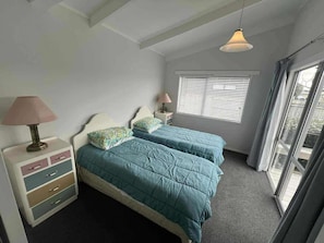 3 bedrooms, bed sheets