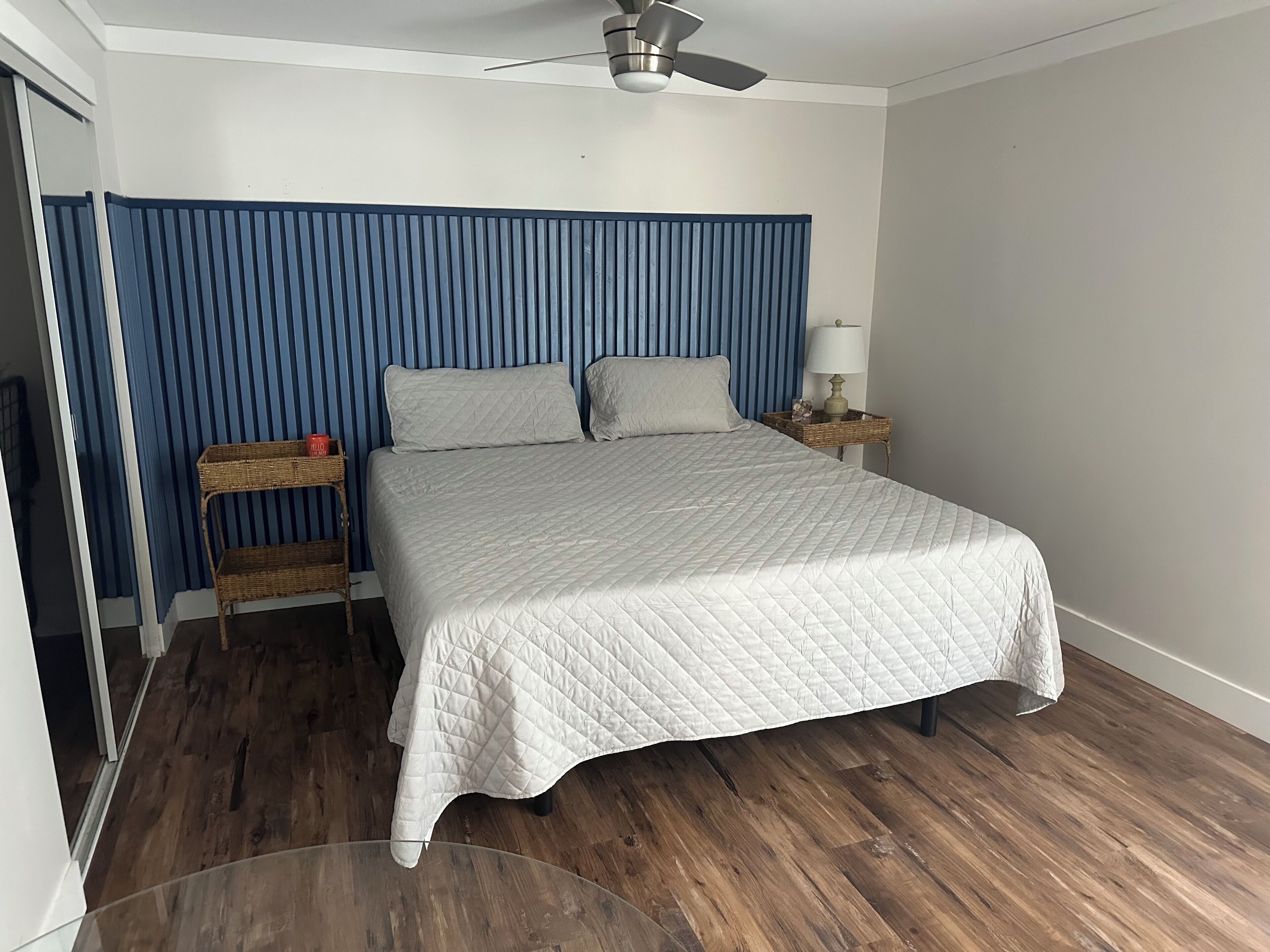 2 多间卧室、免费 WiFi、床单