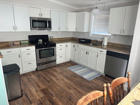 ميكروويف، فرن، موقد طهي مسطح، غسالة أطباق