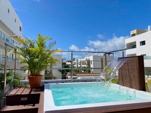 Outdoor spa tub - Beachside 2BR with Private Outdoor Jacuzzi (Punta Cana)