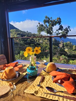 Free daily cooked-to-order breakfast 