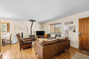 Télévision, cheminée