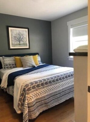 3 室のベッドルーム、アイロン / アイロン台、WiFi (無料)、ベッドシーツ