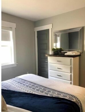 3 slaapkamers, een strijkplank/strijkijzer, gratis wifi, beddengoed