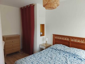 1 bedroom, in-room safe, desk, iron/ironing board