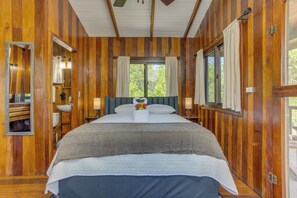 Cabane Premium, 1 grand lit, bain à remous, vue jardin