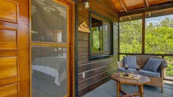 Premium-Ferienhütte, 1 Queen-Bett, Whirlpool, Gartenblick | Terrasse/Patio