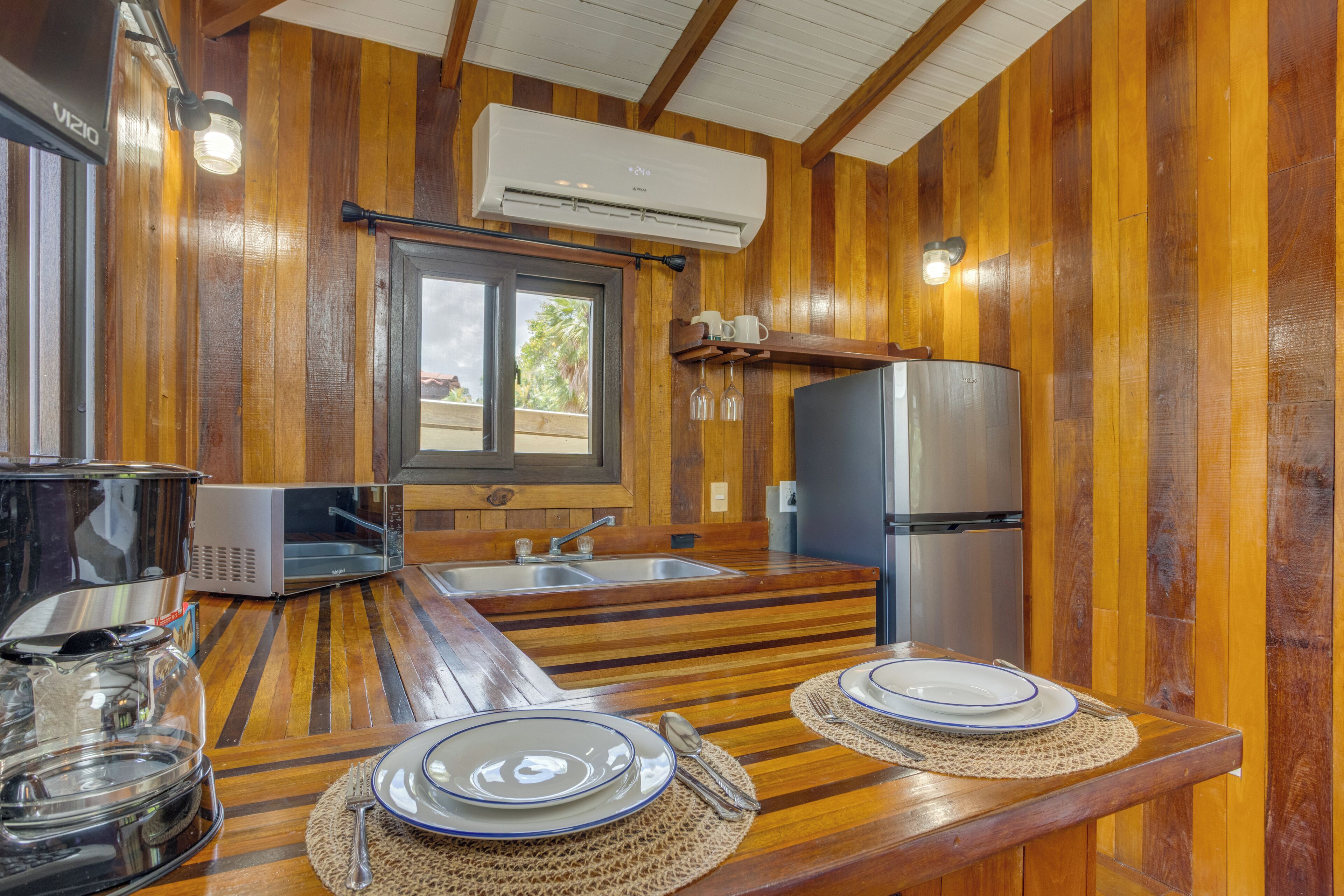 Cabin Premium, 1 giường cỡ queen, bồn tắm thủy lực, quang cảnh vườn | Bếp riêng | Tủ lạnh, lò vi sóng, bếp nấu, máy rửa bát 