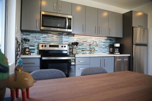 Fridge, microwave, oven, stovetop