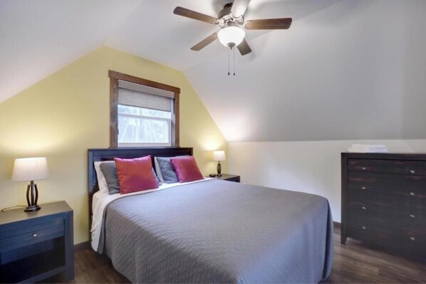 2 habitaciones, tabla de planchar con plancha y wifi gratis 