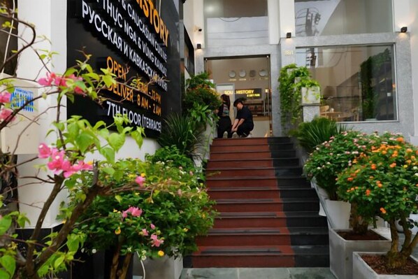 المنشأة من الداخل