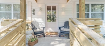 The Disco Mermaid Cottage, a short walk into downtown Ocean Springs.