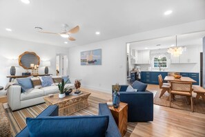 TV, stereo - As seen on TVs most popular remodeling show. (Gulf Breeze)