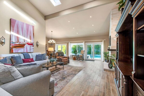 Télévision, cheminée