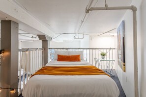 1 habitación, escritorio, tabla de planchar con plancha y wifi 