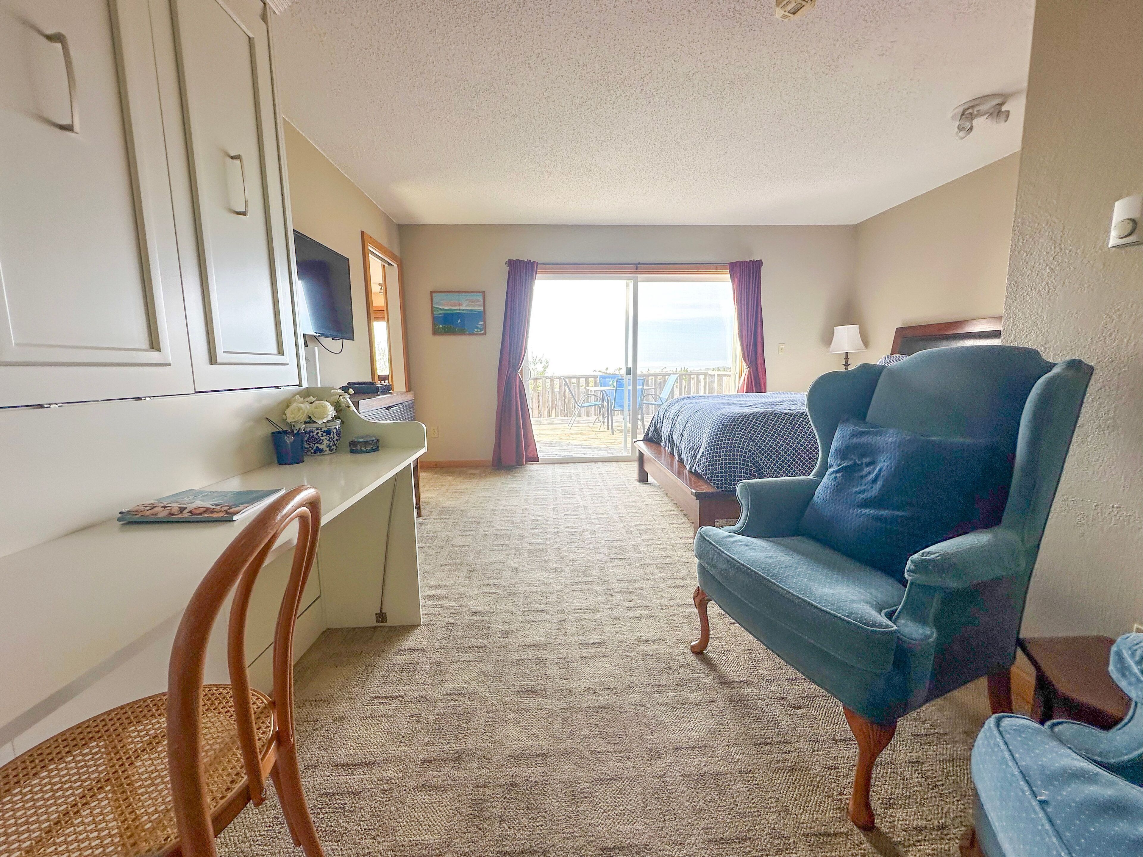 1 bedroom, desk, iron/ironing board, WiFi