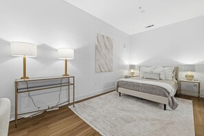 1 bedroom, WiFi, bed sheets - Downtown Loft Walkable Regions Field, Restaurants (Birmingham)