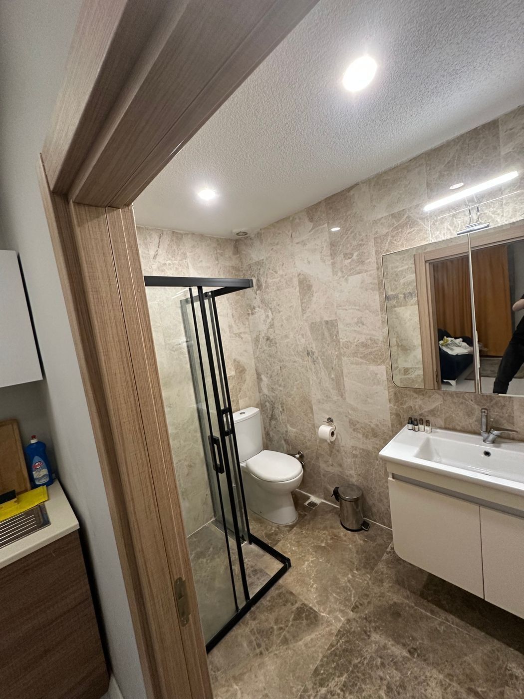 Deluxe Studio Suite, Balcony, City View | Bathroom | Free toiletries, hair dryer, slippers, towels