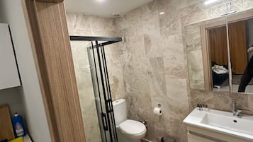 Deluxe Studio Suite, Balcony, City View | Bathroom | Free toiletries, hair dryer, slippers, towels