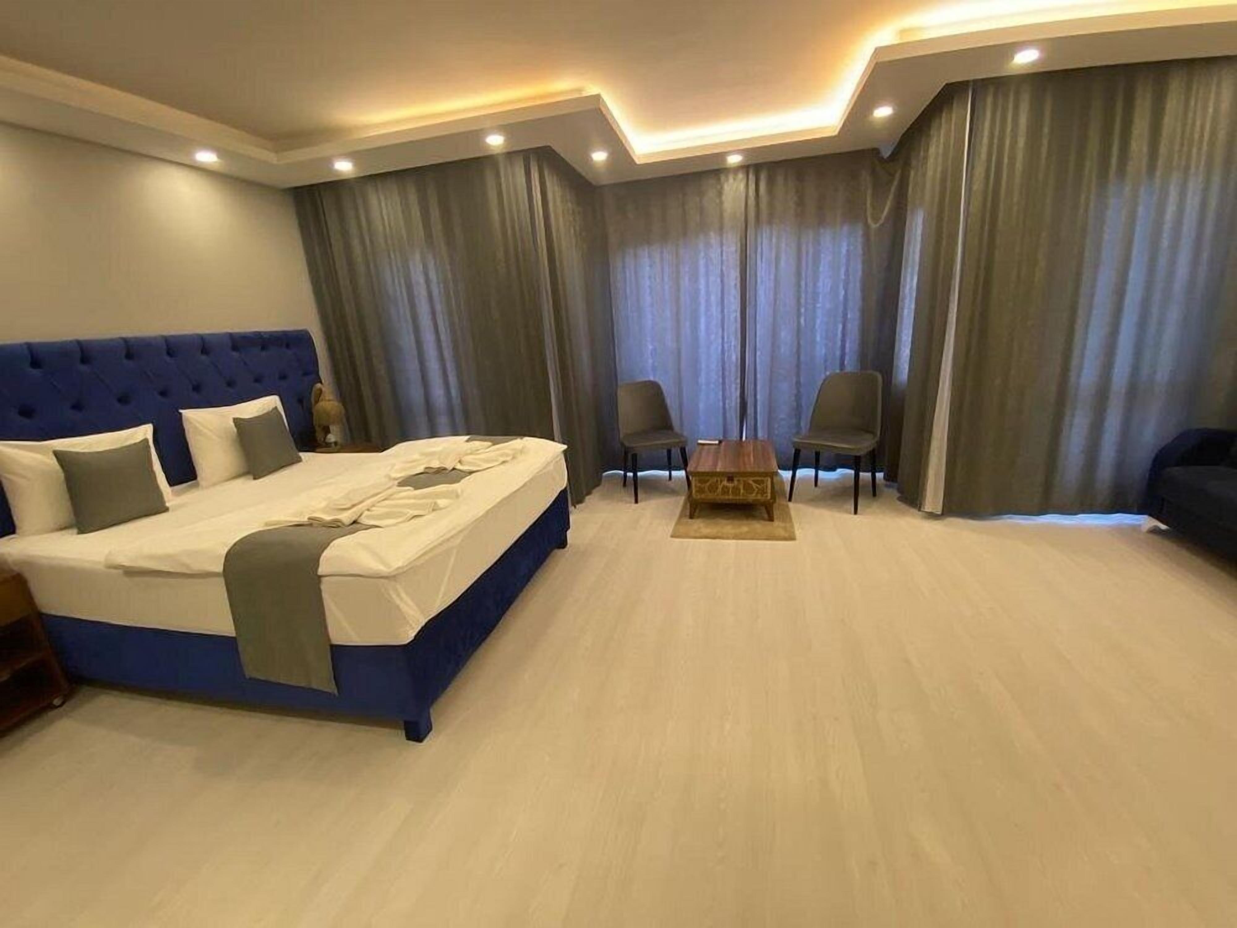 Deluxe Studio Suite, Balcony, City View | Desk, laptop workspace, soundproofing, iron/ironing board