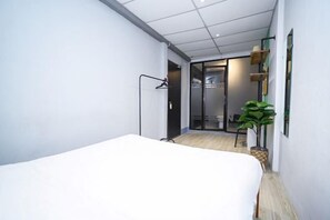 Room - Swing & Pillows @ Beach Street (Northeast Penang Island)