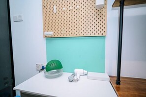 Room - Swing & Pillows @ Beach Street (Northeast Penang Island)