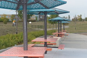 Outdoor dining - Great Toronto House near Wonderland Separate entrance whole Floor Private Suite (Vaughan)