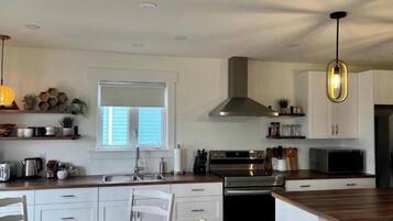 冰箱、微波炉、烤箱、炉灶