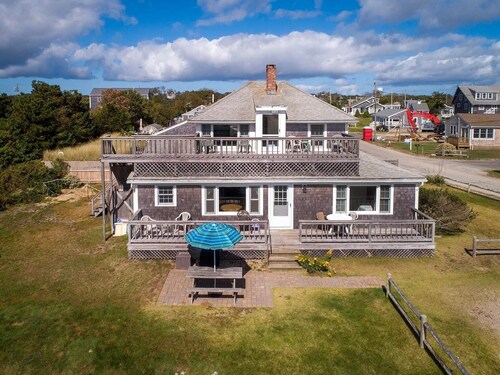 Charming 4-bedroom cottage in serene West Dennis, close to beach!