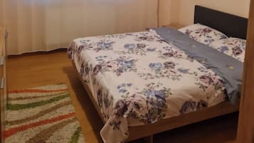 2 habitaciones, tabla de planchar con plancha, wifi y ropa de cama