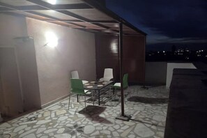 Outdoor dining - Apartament Matei (Timișoara)