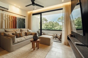 豪華頂層客房, 2 間臥室, 私人泳池 | 客廳 | 智能電視