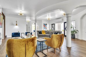 Fernseher, Stereoanlage