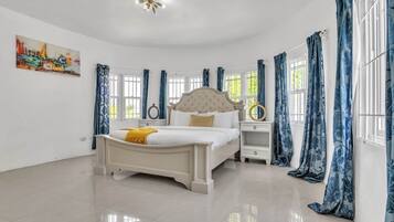 4 bedrooms, WiFi, bed sheets