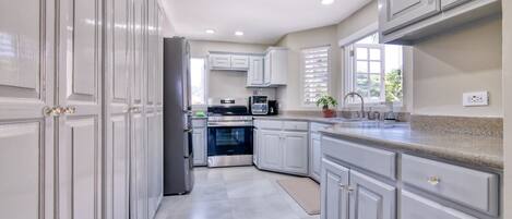 Microondas, horno y parrilla de estufa