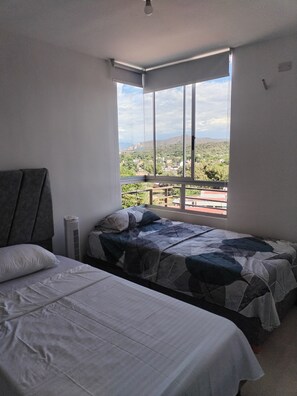 2 عدّة غرف نوم وواي فاي وملاءات أسرّة