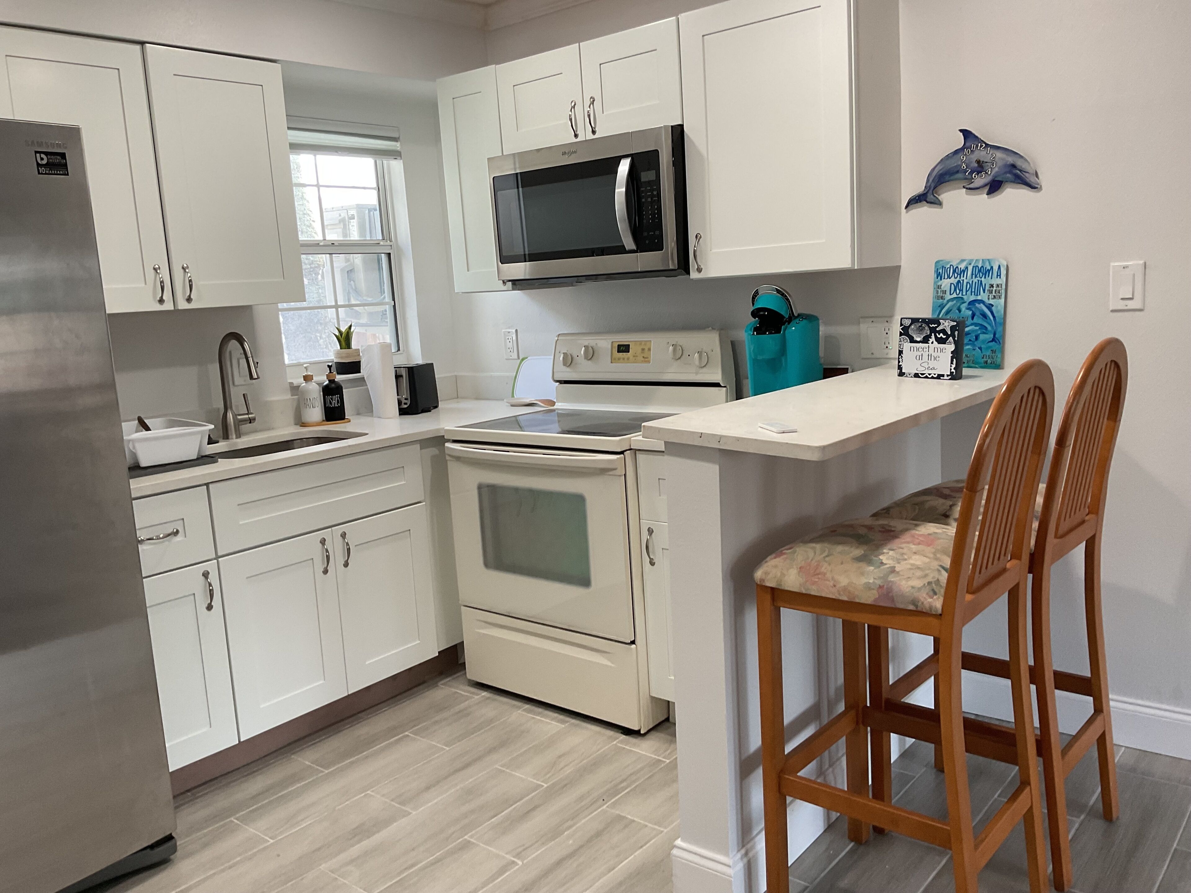 電子レンジ、コンロ、食器洗い機