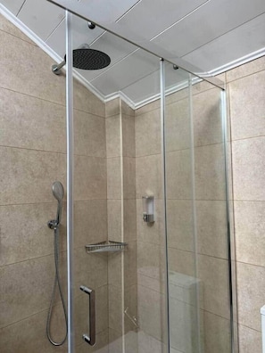 Hair dryer, towels - Sormano 1 - THE V Collection Apartment by OGS (Sormano)