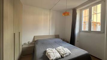 1 chambre, fer et planche Ă repasser, Wi-Fi gratuit, draps fournis