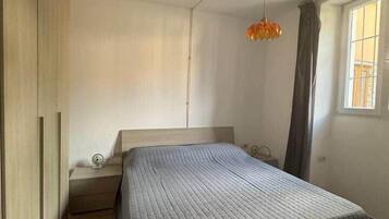 1 chambre, fer et planche à repasser, Wi-Fi gratuit, draps fournis