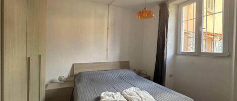 1 多间卧室、熨斗/熨衣板、免费 WiFi、床单