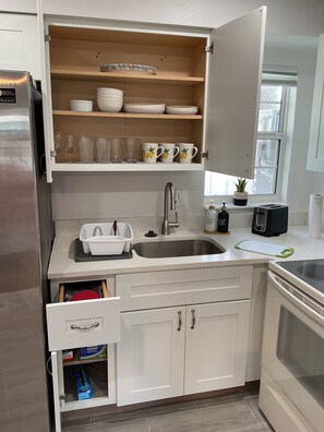 ميكروويف، فرن، موقد طهي مسطح، غسالة أطباق