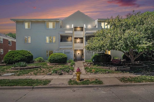 Cozy Home with Comfort & Prime Location & King Bed