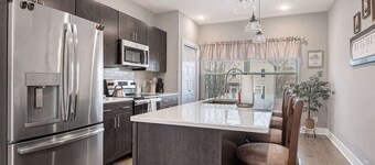 Trendy Townhouse in Midtown Omaha|Rooftop Retreat