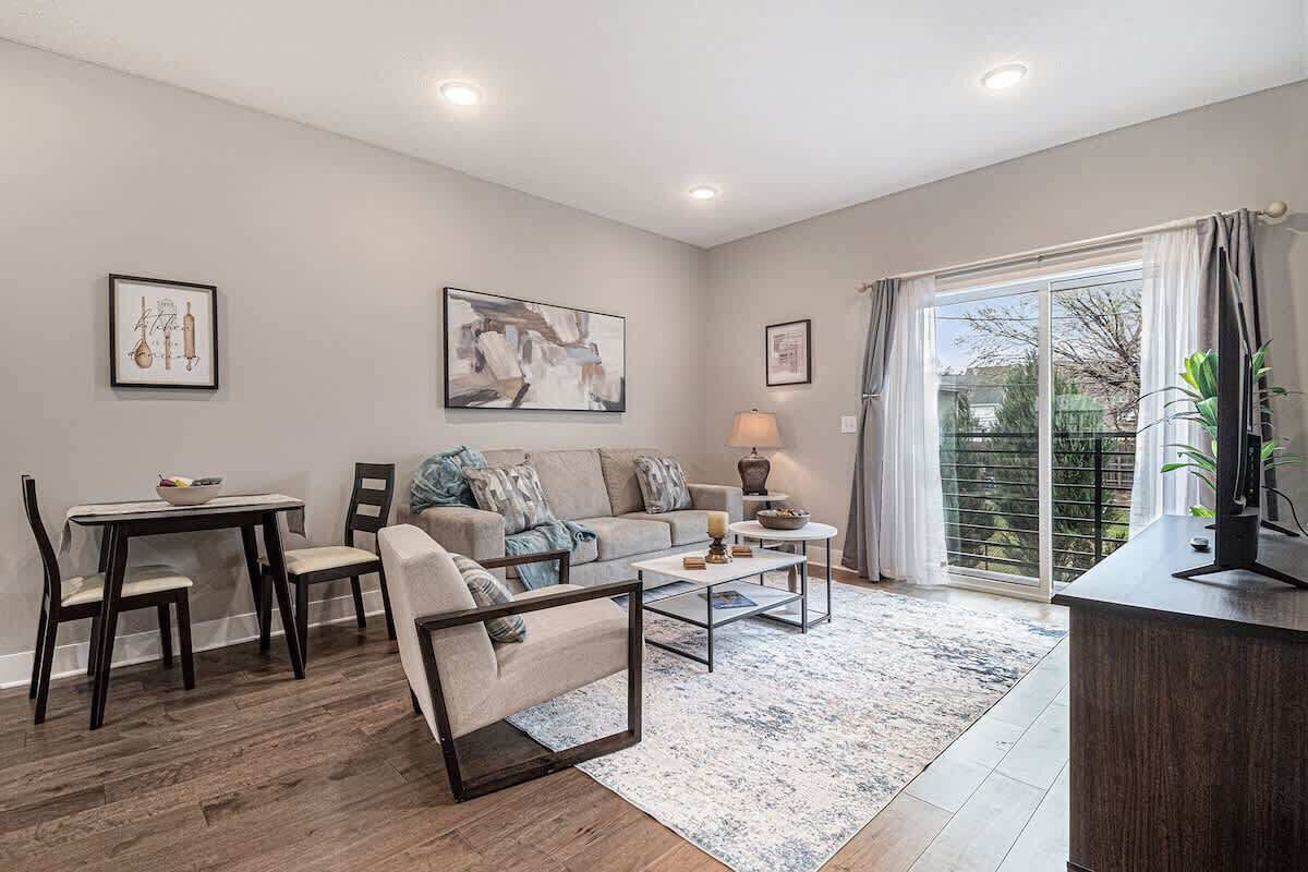 Trendy Townhouse In Midtown Omaha|rooftop Retreat - Omaha, NE