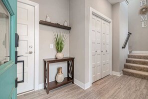 Interior - Trendy Townhouse in Midtown Omaha|Rooftop Retreat (Omaha)