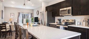 Trendy Townhouse in Midtown Omaha|Rooftop Retreat