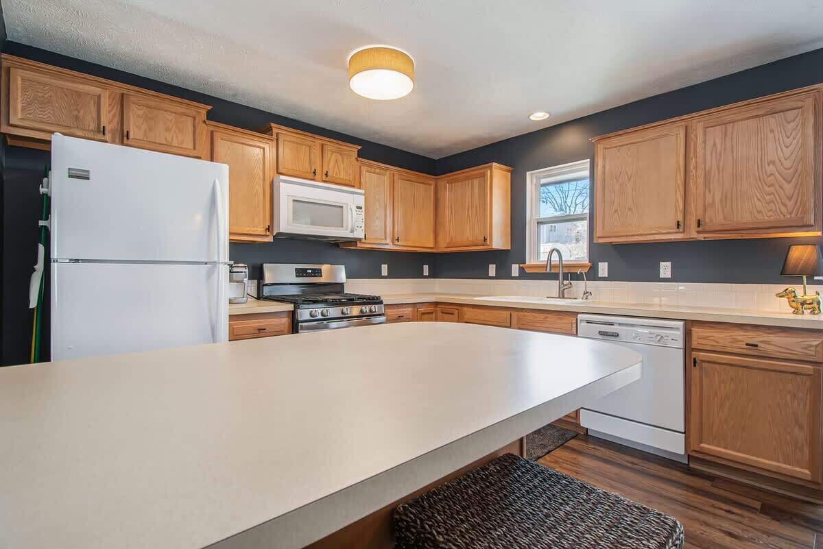 ثلاجة، ميكروويف، فرن، مو قد طهي مسطح