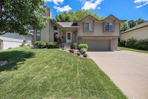 Exterior - 4-Bedroom Retreat with Outdoor Space & King Bed (Omaha)